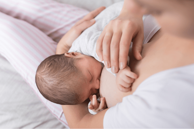 Làm gì để tăng lượng sữa cho con bú?